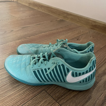 Nike saalijalgpallijalatsid