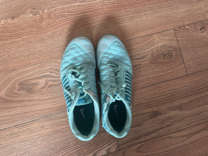 Футзалки Nike (3 фото из 3)