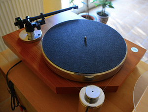 Vinüülimängija Acoustic Solid Classic Wood (2 foto / 5)
