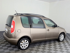 Skoda Roomster Comfortline Facelift 1.2 63kW (3 фото из 7)