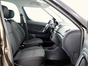 Skoda Roomster Comfortline Facelift 1.2 63kW (6 фото из 7)