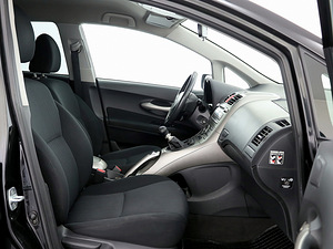 Toyota Auris Linea Sol 2.0 D-CAT 93kW (6 фото из 8)