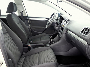 Volkswagen Golf Comfortline 1.6 75kW (6 фото из 7)