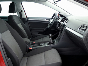 Volkswagen Golf Comfortline Facelift 1.2 63kW (6 фото из 8)