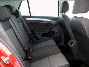 Volkswagen Golf Comfortline Facelift 1.2 63kW (7 фото из 8)