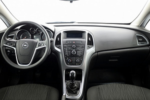 Opel Astra Elegance Facelift 1.6 85kW (5 фото из 7)