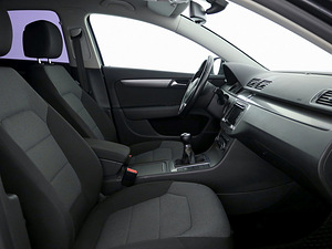 Volkswagen Passat Comfortline 1.8 118kW (6 фото из 9)