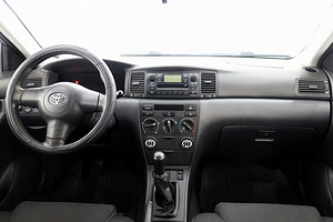 Toyota Corolla Linea Sol Facelift 1.4 71kW (5 фото из 9)