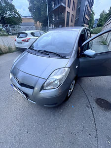 Продам TOYOTA YARIS (1 фото из 6)