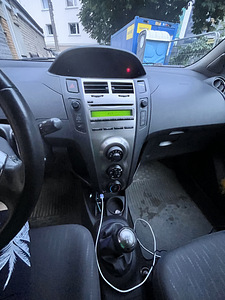 Продам TOYOTA YARIS (2 фото из 6)