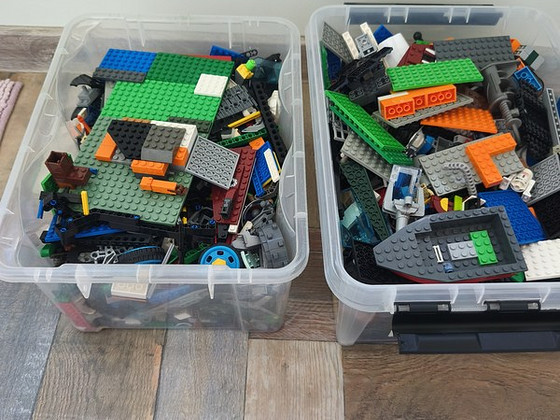 2 коробки Lego