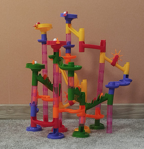Marble race game (3 foto / 3)
