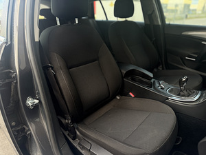 Opel Insignia (9 foto / 13)