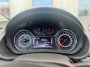 Opel Insignia (12 foto / 13)