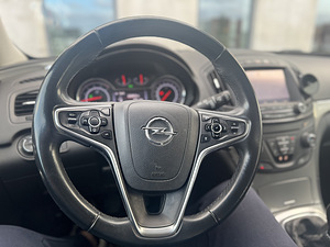 Opel Insignia (13 foto / 13)