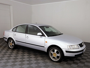 Volkswagen Passat Comfortline 1.8 92kW (1 фото из 7)