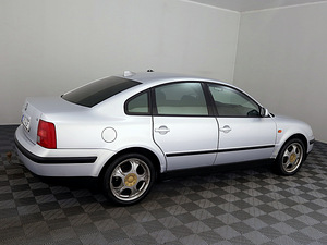 Volkswagen Passat Comfortline 1.8 92kW (3 фото из 7)