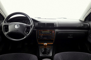 Volkswagen Passat Comfortline 1.8 92kW (5 фото из 7)