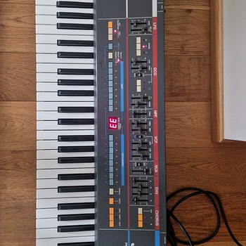 Продам Roland Juno 106