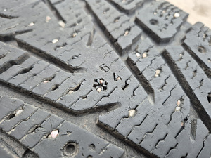R17 Nokian 235/60/17 - 2tk - 7mm - paigaldus (2 foto / 2)