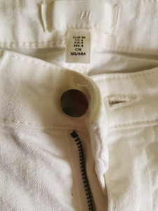 Джинсы H&M (2 фото из 2)