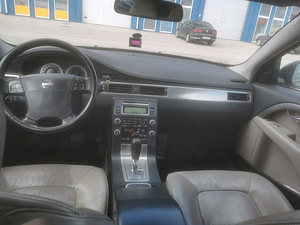 Volvo V70 2008 (7 фото из 8)