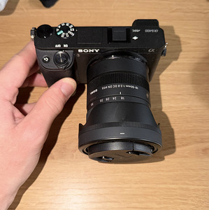 Müüa Sony a6400 + Sigma 18–50mm f/2.8 DC DN Contemporary (1 foto / 2)