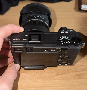 Müüa Sony a6400 + Sigma 18–50mm f/2.8 DC DN Contemporary (2 foto / 2)