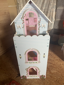 Кукольный домик (3 фото из 4)