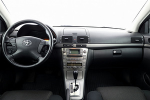 Toyota Avensis Linea Sol Facelift ATM 2.0 108kW (5 фото из 8)
