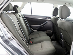 Toyota Avensis Linea Sol Facelift ATM 2.0 108kW (7 фото из 8)