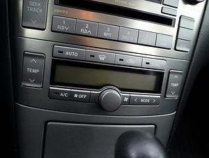 Toyota Avensis Linea Sol Facelift ATM 2.0 108kW (8 фото из 8)