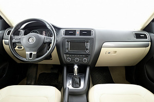 Volkswagen Jetta Comfortline ATM 1.4 118kW (5 фото из 7)