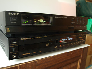 Pioneer CD Player Sony Tuner. (3 foto / 4)