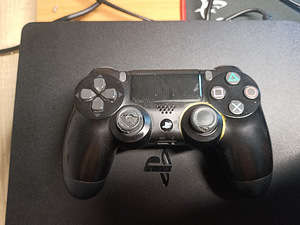 Playstation 4 slim (2 foto / 6)