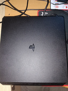 Playstation 4 slim (1 foto / 6)