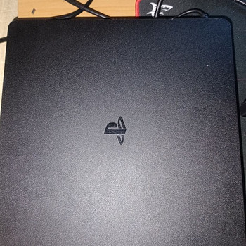 Playstation 4 slim
