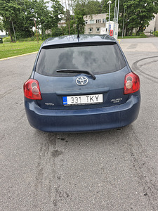 Toyota Auris (2 фото из 5)