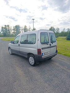 Автомобиль Citroen Berlingo (4 фото из 15)