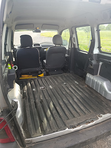 Автомобиль Citroen Berlingo (10 фото из 15)