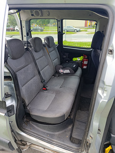 Автомобиль Citroen Berlingo (11 фото из 15)