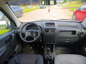 Автомобиль Citroen Berlingo (12 фото из 15)