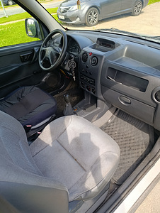 Автомобиль Citroen Berlingo (13 фото из 15)