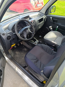 Автомобиль Citroen Berlingo (15 фото из 15)