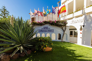 REGENCY TORVISCAS APARTMENTS AND SUITES (3 фото из 10)