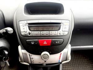 Peugeot 107 (12 фото из 15)