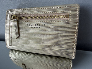 Золотой кошелёк Ted Baker (3 фото из 8)