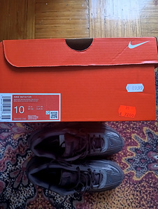 Кроссовки Nike (2 фото из 3)