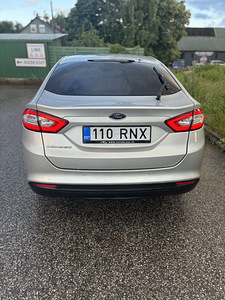 Ford Mondeo (4 фото из 12)