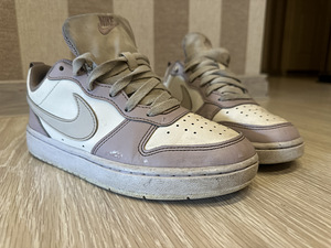 Кроссовки Nike (1 фото из 3)